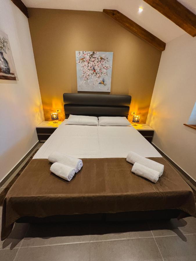 Aaa Apartments & Rooms With Free Parking Pula Exterior foto