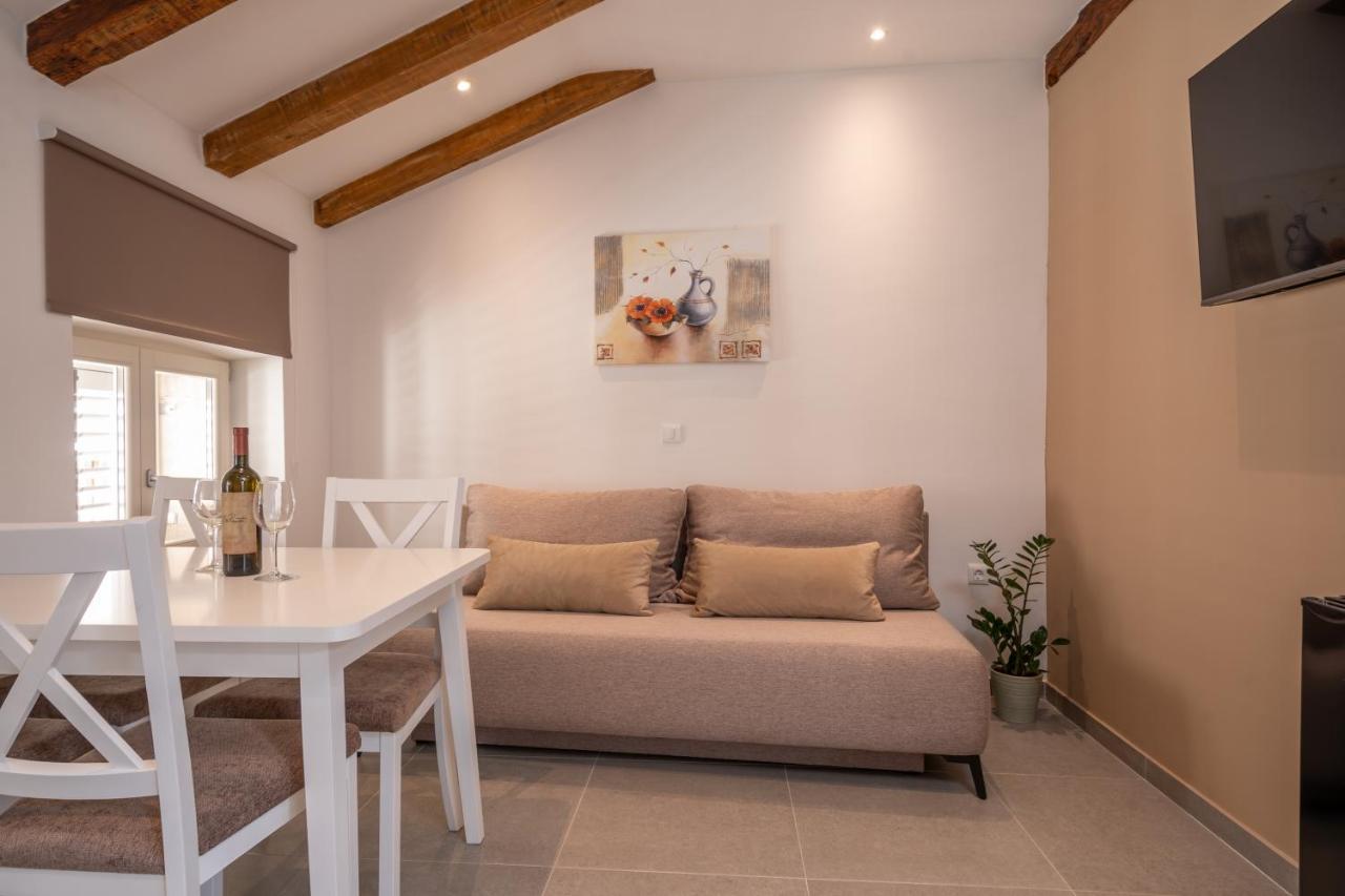 Aaa Apartments & Rooms With Free Parking Pula Exterior foto